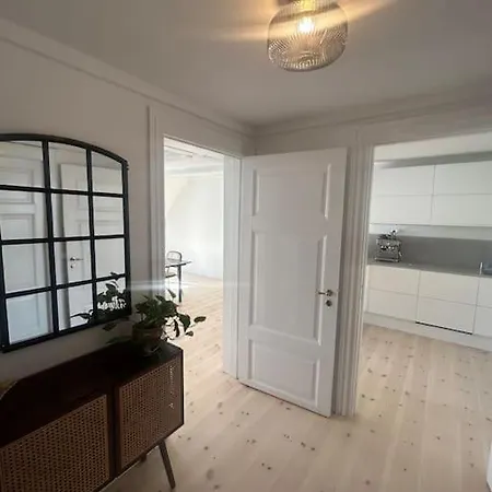 아파트 Kings Apt, Doublex W Water View & Private Terrasse *