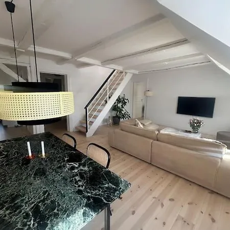 Kings Apt, Doublex W Water View & Private Terrasse 아파트